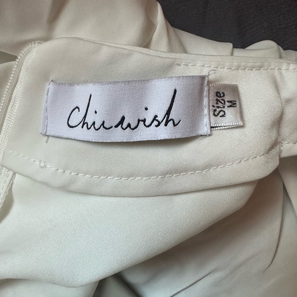 Elegant White Blouse with Gold Button Accents Rouched Chicwish NWT Size Medium - Picture 5 of 10